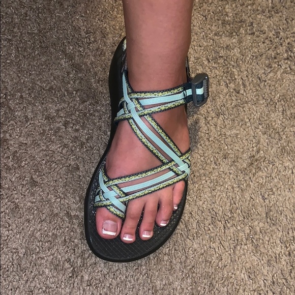 Chaco’s 3 strap with toe loop - Picture 2 of 7